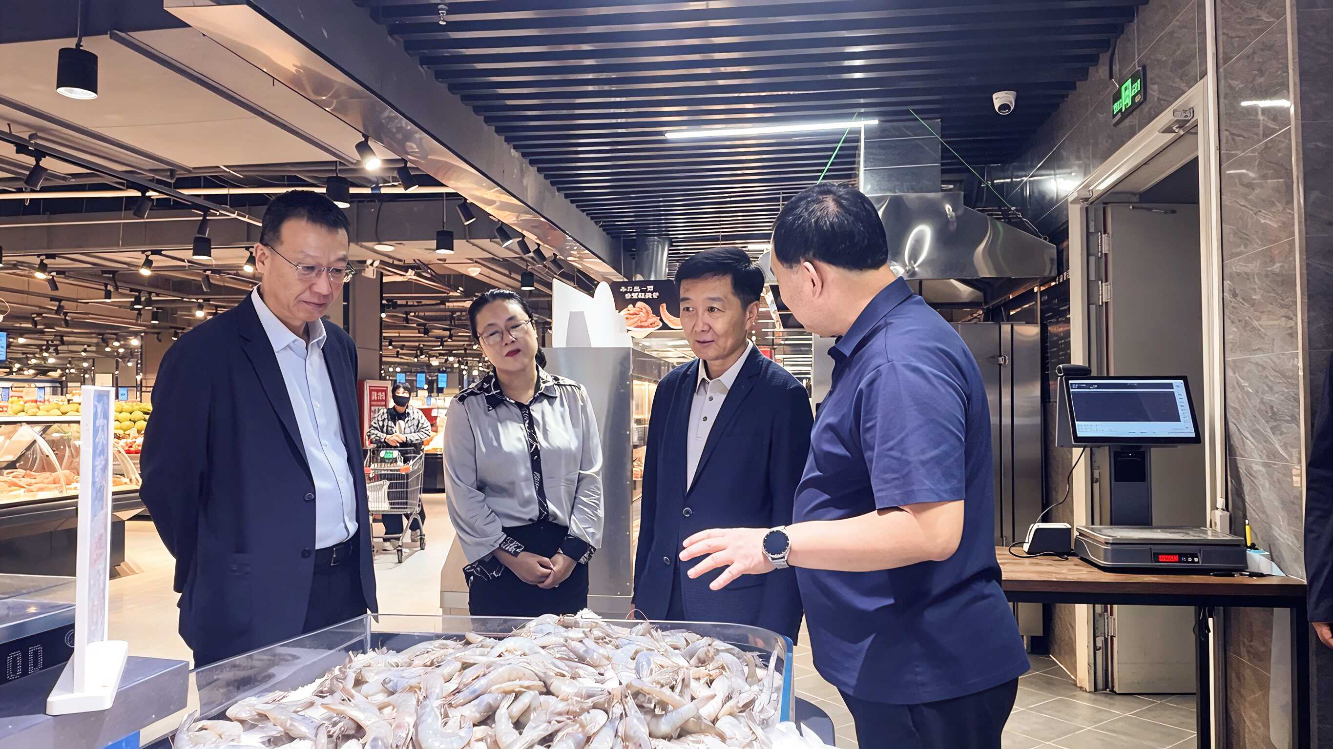 巴彦淖尔市政府副市长赵永君在临河区调研检查国庆中秋期间食品安全和市场秩序等工作